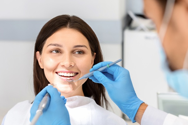 How A Family Dentist Uses Dental Bonding