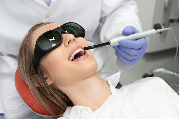 How A Laser Dentist Treats Cavities